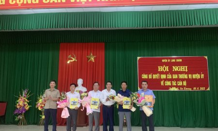 Hội nghị công bố và trao Quyết định của Ban thường vụ Huyện ủy về công tác cán bộ tại xã Yên Khương